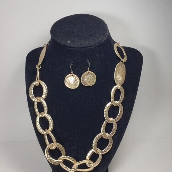 Hammered Gold Statement Jewelry Set – Chunky Chain Necklace & Disc Earrings - Picture 4 of 7